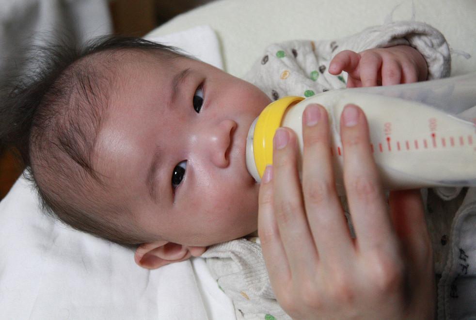 The Ultimate Guide To Bottle Feeding Your Baby